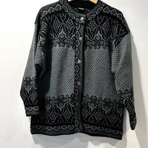 VRIKKE Women's Wool HandKnitted Cardigan